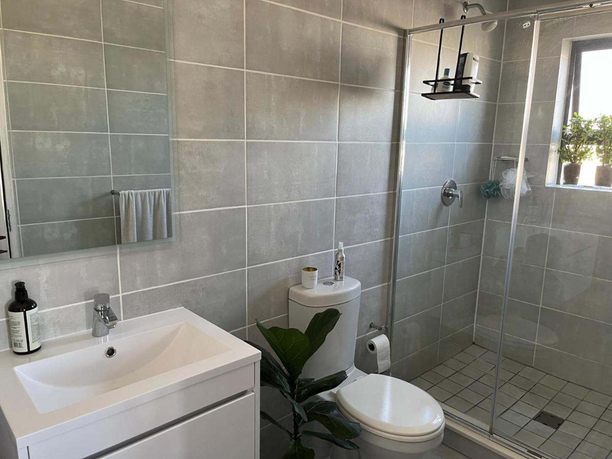 Luxury One Bedroom Apartment Somerset West Esterno foto